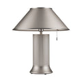 **Lampe de table moderne avec abat-jour en métal argenté et base striée**